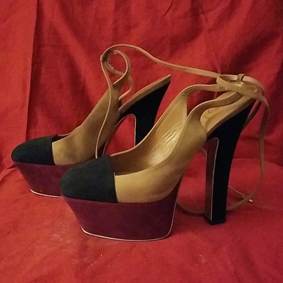 Shoes - Picture 2 of 6